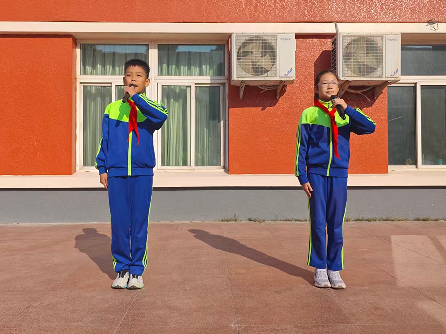 主持人 倪子骞 刘奂卿